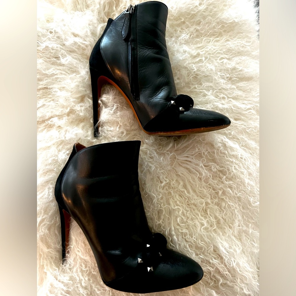 Authentic ALAIA BOOTIES black  LEATHER size 38 US 8 they run small  more like 7